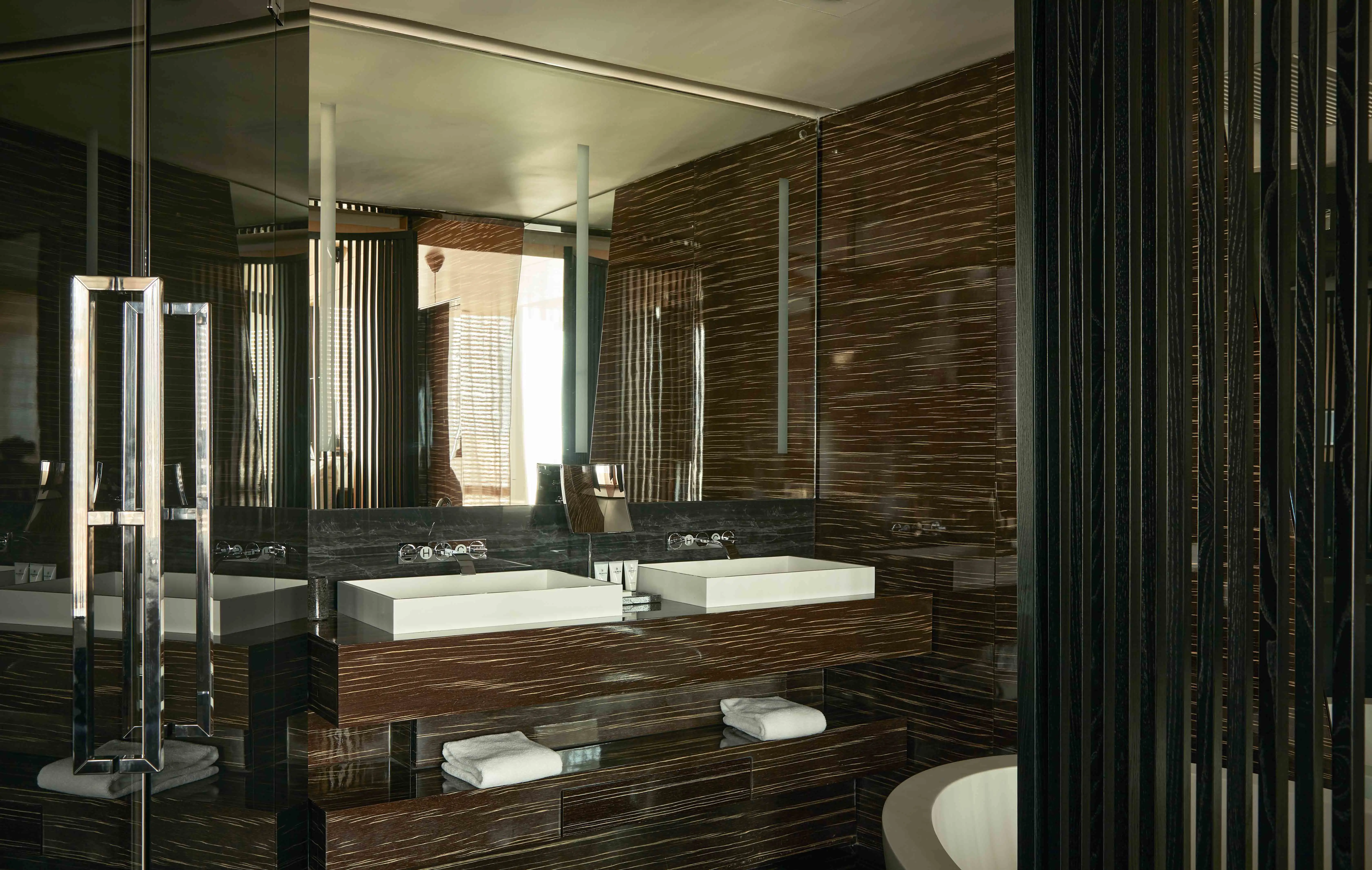 Deluxe Suite Harbour View_4