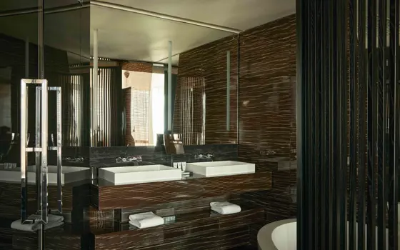 Deluxe Suite Harbour View_4