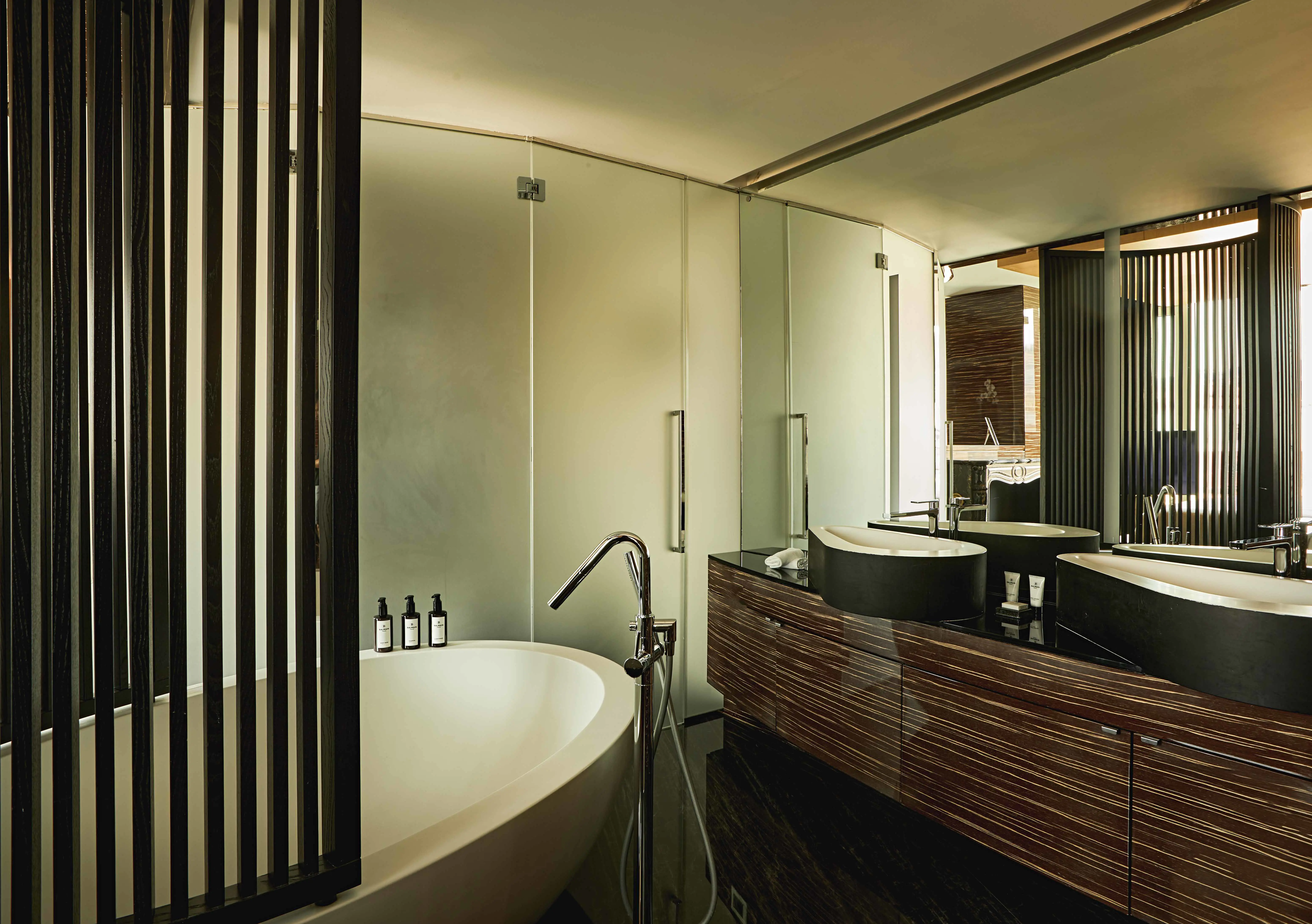 Deluxe Suite Castle View_3