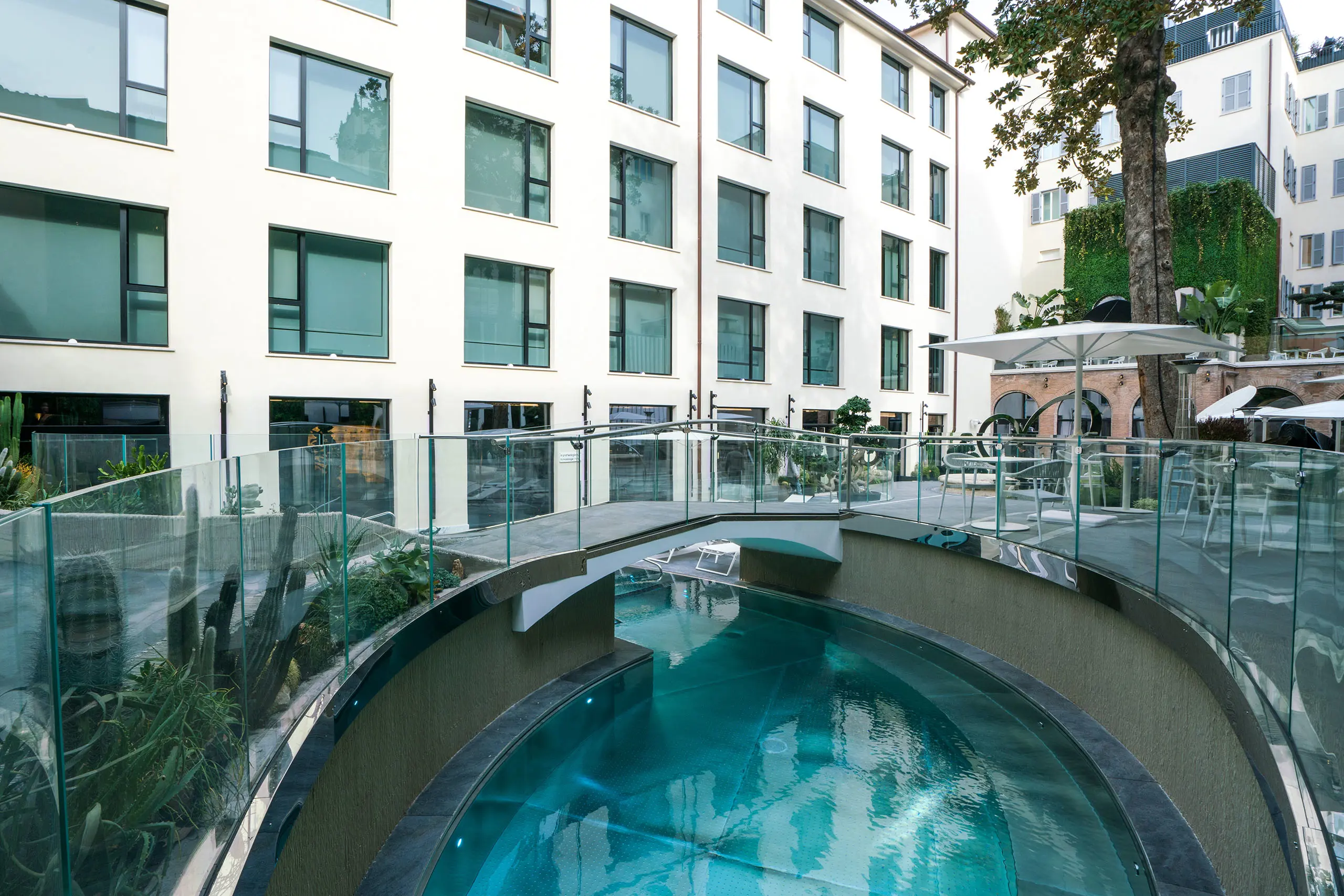 Set Roma Pool ROMEO Rome | 5-Star Luxury Hotel in the Heart of Rome