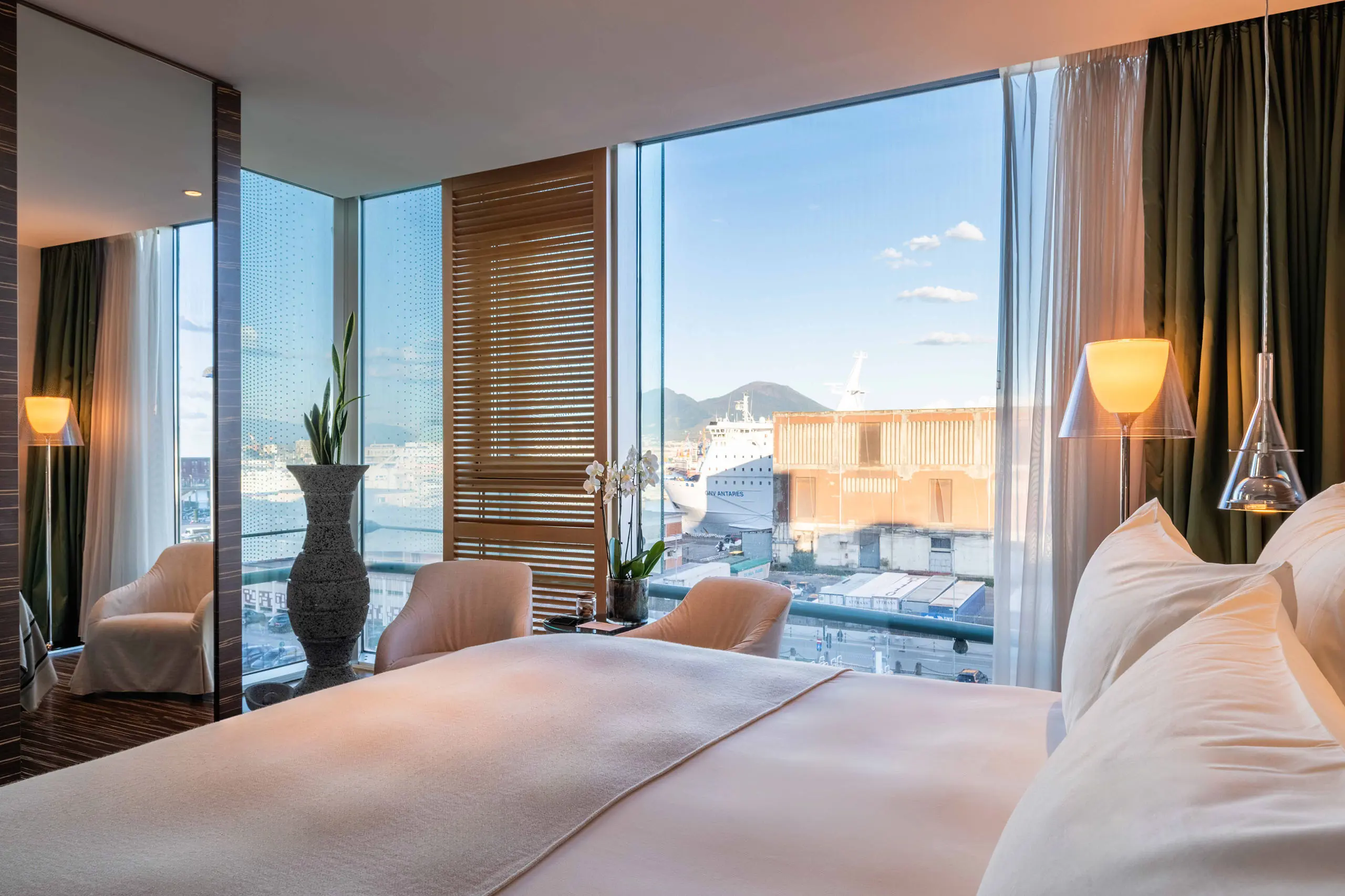 Hotel 5 Stelle di Design sul Golfo | ROMEO Hotel Napoli