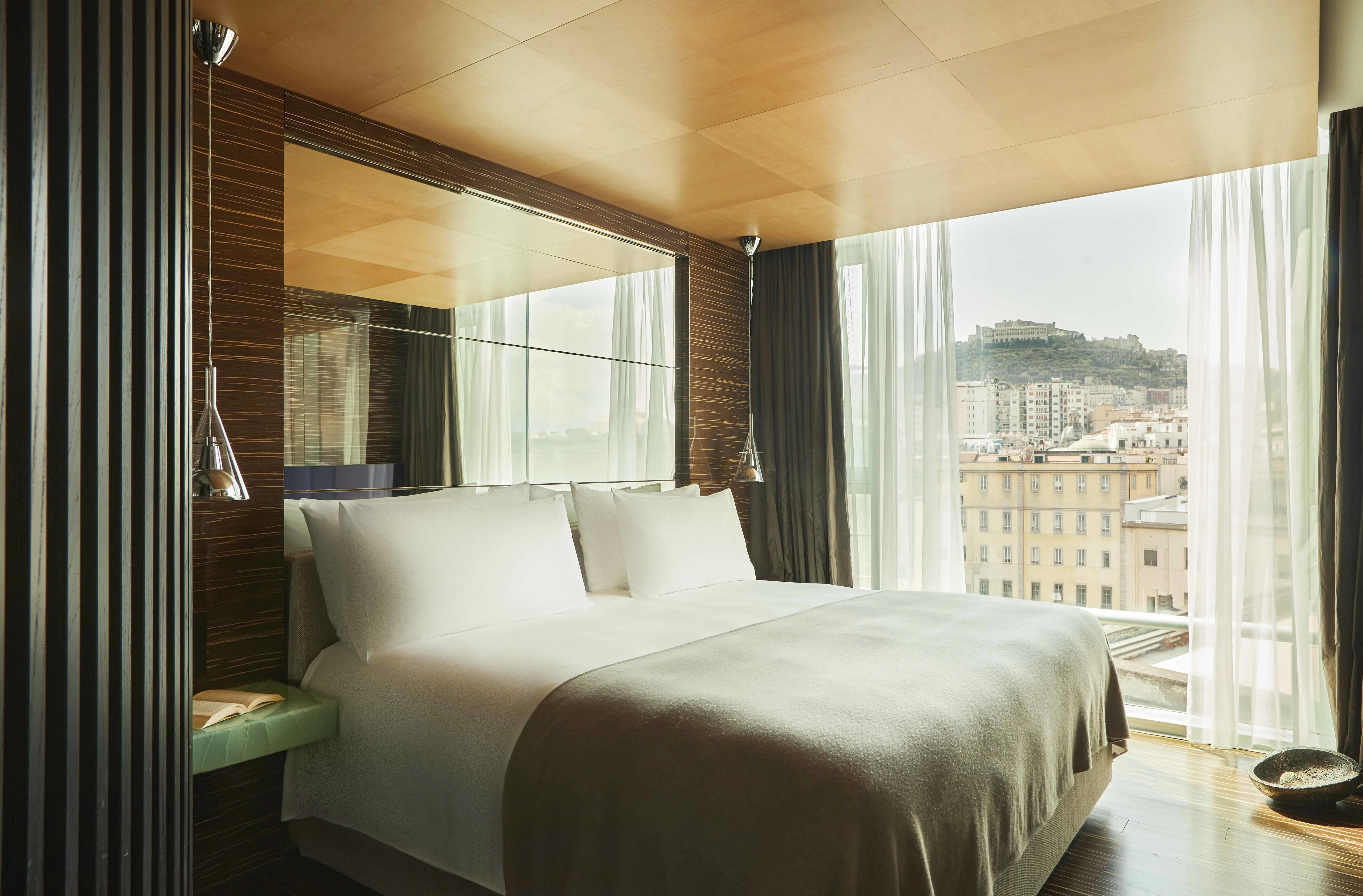 Deluxe Suite Castle View_1